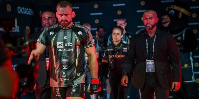 CZECH DERBY OF THE YEAR: DOMINIK HUMBURGER FACES INSPECTOR KINCL IN VARY